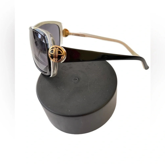 Lilly Pultzer wrap around sunglasses. Lenses has a few small scratches - Picture 6 of 9